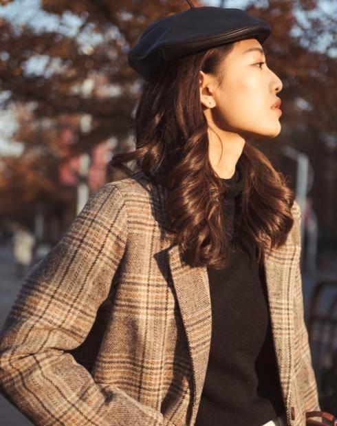 裙浪漫性感女人味十足AG真人网页法式连衣(图1)
