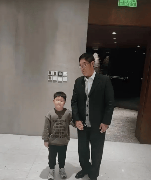 春晚鞋背后的故事与目光AG真人沈腾海南之行：(图3)