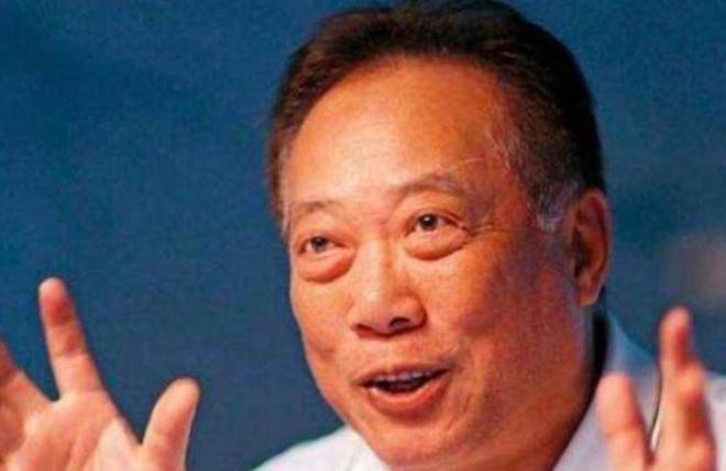 族内斗中亏40亿最后败给了红颜祸水AG真人网“一代鞋王”达芙妮没落家