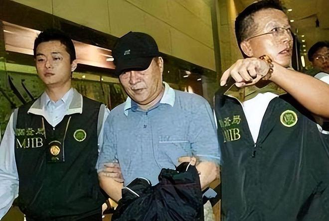 族内斗中亏40亿最后败给了红颜祸水AG真人网“一代鞋王”达芙妮没落家(图10)