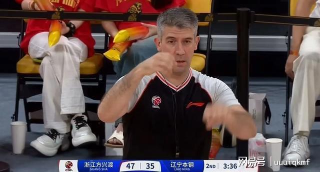 A判罚争议 篮协24小时沉默藏何玄机？AG真人平台app曾凡博伤退引爆CB(图4)