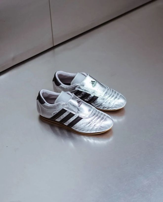 牌色这4双sneakers值得一冲！AG真人网站当「液态银」成春夏潮人招