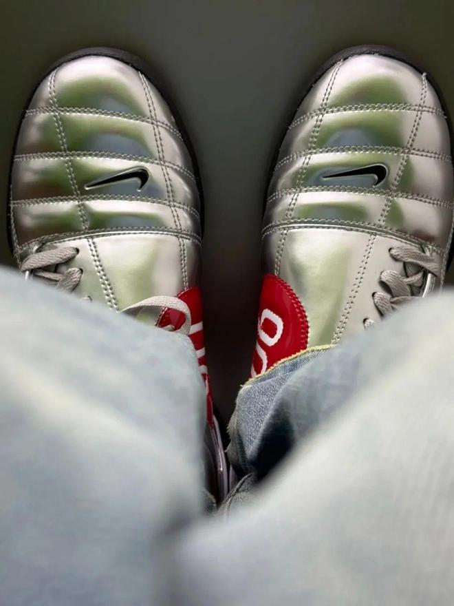 牌色这4双sneakers值得一冲！AG真人网站当「液态银」成春夏潮人招(图25)