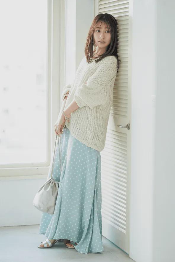 热搭配:大毛衣与半裙的时尚魅力AG真人百家家乐APP冬季最(图6) 热搭配:大毛衣与半裙的时尚魅力AG真人百家家乐APP冬季最(图6)