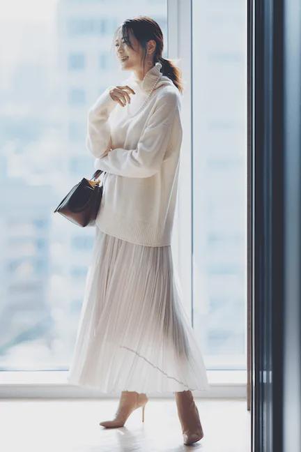 热搭配:大毛衣与半裙的时尚魅力AG真人百家家乐APP冬季最(图4) 热搭配:大毛衣与半裙的时尚魅力AG真人百家家乐APP冬季最(图4)