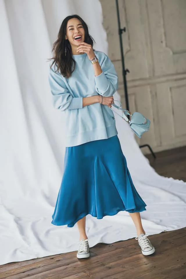 热搭配:大毛衣与半裙的时尚魅力AG真人百家家乐APP冬季最(图9) 热搭配:大毛衣与半裙的时尚魅力AG真人百家家乐APP冬季最(图9)