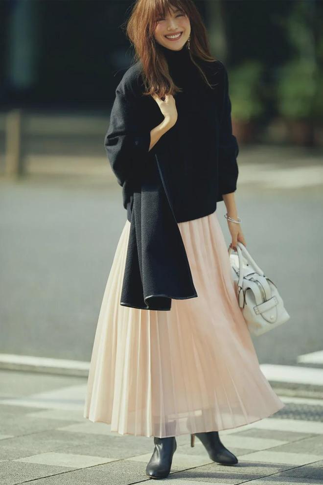 热搭配:大毛衣与半裙的时尚魅力AG真人百家家乐APP冬季最(图10) 热搭配:大毛衣与半裙的时尚魅力AG真人百家家乐APP冬季最(图10)