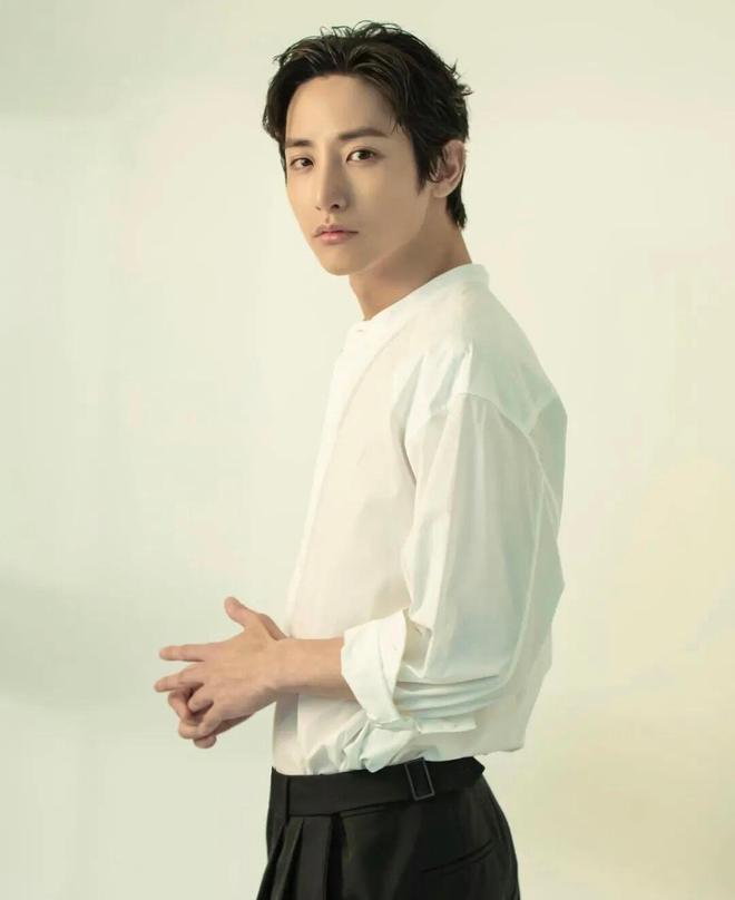 生的互联网穿搭模板!你们同意吗?AG真人旗舰厅李洙赫就是大部分男(图2) 生的互联网穿搭模板!你们同意吗?AG真人旗舰厅李洙赫就是大部分男(图2)