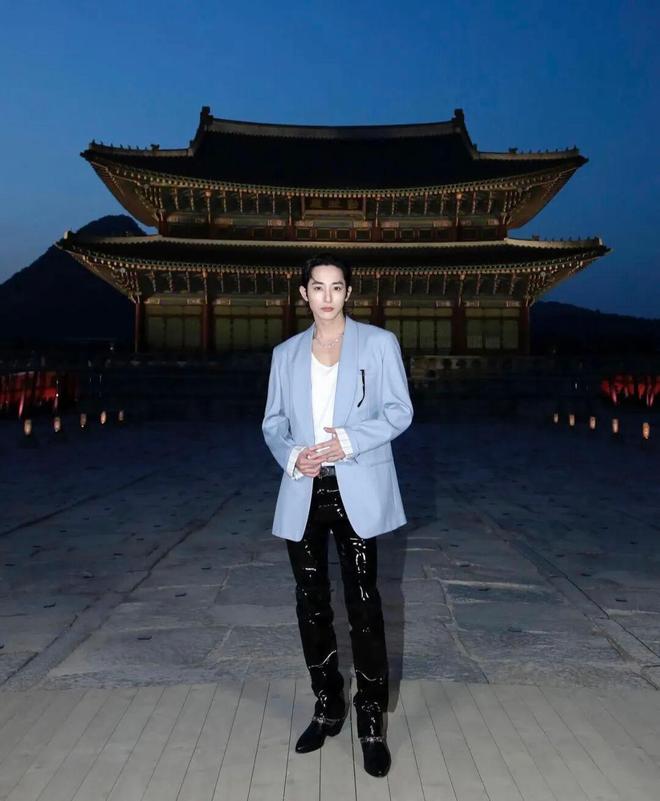 生的互联网穿搭模板！你们同意吗？AG真人旗舰厅李洙赫就是大部分男(图9)