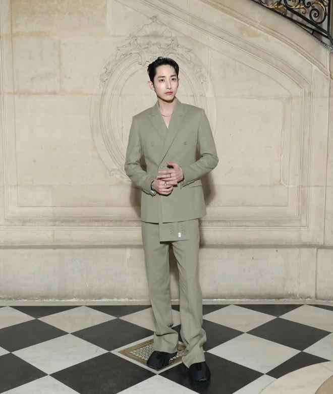 生的互联网穿搭模板!你们同意吗?AG真人旗舰厅李洙赫就是大部分男(图10) 生的互联网穿搭模板!你们同意吗?AG真人旗舰厅李洙赫就是大部分男(图10)